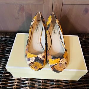 Retro style wedge heel